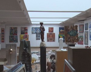 BIENALA BATE LA UȘĂ. AU FOST JURIZATE PESTE 400 DE LUCRĂRI