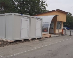 LUCRĂRI DE AMENAJARE LA SPITAL. CONTAINERE PENTRU SUSPECȚII COVID