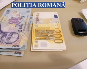 A FOST PRINS! L-AU SĂLTAT DE ACASĂ. HOȚUL CARE A LUAT 40.000 DE LEI DIN DUBIȚĂ