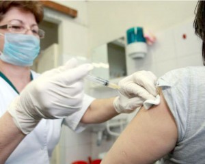 NUMĂR RECORD DE DOZE DE VACCIN, LA BUZĂU. SE FOLOSESC PENTRU PERSONALUL MEDICAL ȘI BENEFICIARII DIN CENTRE