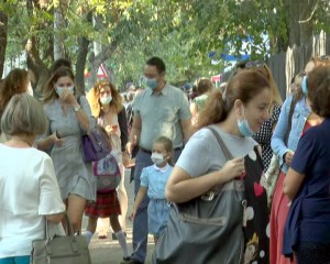 ZECI DE ELEVI BUZOIENI, INFECTAȚI CU COVID. “GENERALUL” DE LA EDUCAȚIE A PREZENTAT BILANȚUL