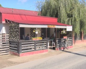 VERNEȘTI, COMUNĂ CU RESTRICȚII. RESTAURANTE ȘI BARURI, ÎNCHISE. FĂRĂ SLUJBE ÎN BISERICI