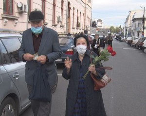 SĂRBĂTOAREA SENIORILOR. BUNICII ȘI STRĂBUNICII AU FOST SĂRBĂTORIȚI DE ZIUA LOR