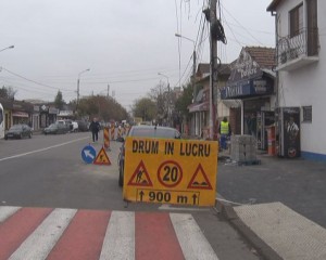 ULTIMELE ASFALTĂRI. SE TOARNĂ ASFALT PE ALEEA CASTANILOR ȘI LA GARĂ