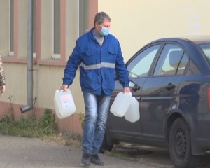 DEZINFECTANT ȘI MĂȘTI PENTRU ȘCOLI... ÎNCHISE. URMEAZĂ SĂ SOSEASCĂ MULT AȘTEPTATELE TABLETE