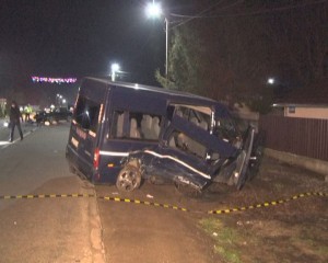 ACCIDENT CU PATRU RĂNIȚI, LA COTORCA. COLIZIUNE ÎNTRE UN MICROBUZ ȘI UN AUTOTURISM