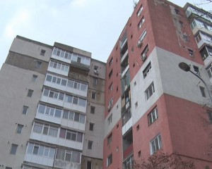GEST EXTREM AL UNUI BĂRBAT DE 65 DE ANI. S-A ARUNCAT DE LA ETAJUL 10