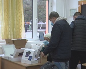 TABLETE PENTRU ȘCOALA ONLINE, DE MOȘ NICOLAE. ASTĂZI A SOSIT PRIMUL LOT PENTRU JUDEȚUL BUZĂU