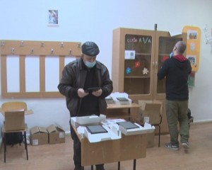 NICI JUMĂTATE DIN TABLETELE NECESARE. SE AȘTEAPTĂ ÎNCĂ 3400 DE DISPOZITIVE