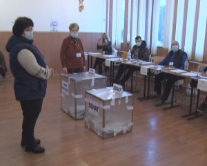 ALEGERI PARLAMENTARE 2020. EXIT-POLL: SENAT: PSD - 30,6%, PNL - 29,1 % USR-PLUS - 16,4 %/CAMERA DEPUTAȚILOR: PSD -30,5%, PNL - 29%, USR-PLUS - 15,9%