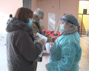 VACCINĂRI MAI MULTE, ÎN PRIMA ZI. 470 DE BUZOIENI, ÎN CELE ȘAPTE CENTRE DIN JUDEȚ