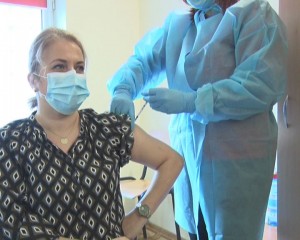 ȘEFA DE LA CASA ALBĂ S-A VACCINAT ANTI-COVID. ADINA MOISEANU, MESAJ PENTRU BUZOIENI