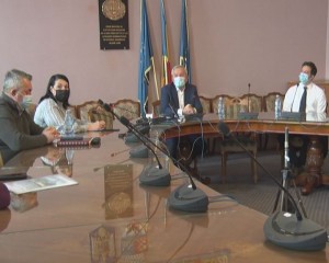 S-A BĂTUT PALMA. A FOST SEMNAT CONTRACTUL PENTRU 9 AUTOBUZE ELECTRICE
