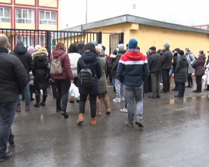 INCONȘTIENȚĂ EXTREMĂ. PĂRINȚII, BULUC LA POARTA ȘCOLII