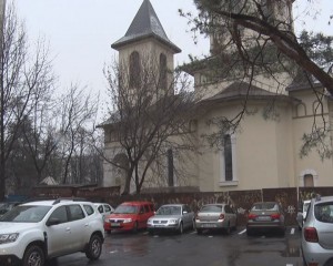 BISERICA FĂRĂ CURTE. SE VREA DESFIINȚAREA GARDULUI DE LA SF. SPIRIDON