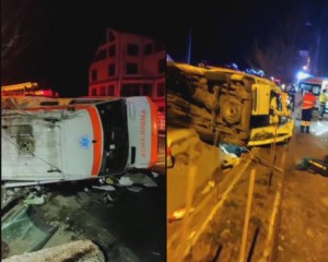 AMBULANȚĂ RĂSTURNATĂ, PACIENTĂ DECEDATĂ. DOCTORIȚA DIN SALVARE, ÎN STARE GRAVĂ