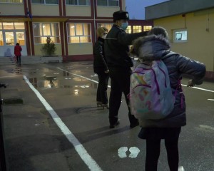 CUM SE MENȚINE DISTANȚAREA? MULTE DINTRE CLASE, SUPRAAGLOMERATE