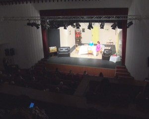 TEATRU DE DRAGOBETE. “BARZA DOMNULUI MINISTRU”, LA BUZĂU
