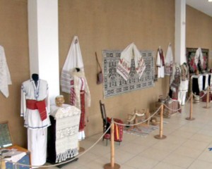VALEA SLĂNICULUI. EXPOZIȚIE ETNOGRAFICĂ CU OBIECTE DE COLECȚIE