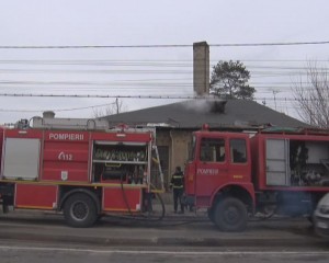 PANICĂ PE STRADA TRANSILVANIEI. A LUAT FOC O CASĂ
