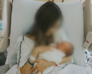 MAMĂ LA 14 ANI. LE-A SPUS MEDICILOR CĂ O DOARE SPATELE