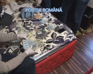 CAMĂTĂ, ȘANTAJ, TEROARE. SUMĂ IMENSĂ CONFISCATĂ DE POLIȚIȘTI, DUPĂ PERCHEZIȚII