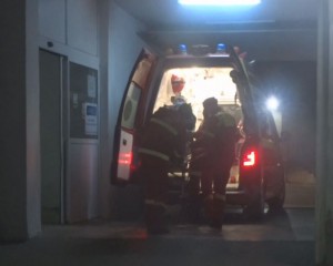 PRIMARUL DE LA BECENI, ADUS CU AMBULANȚA LA SPITAL. SUSȚINE CĂ A FOST BĂTUT DE VICEPRIMAR