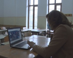 ȘCOLILE DIN BUZĂU, ÎNCĂ O SĂPTĂMÂNĂ ÎN “GALBEN”. RATA DE INFECTARE DIN MUNICIPIU E ÎN CREȘTERE