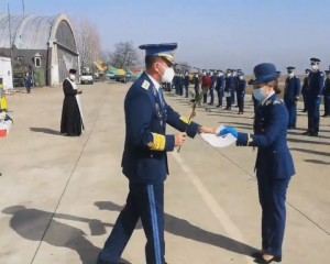 AVIAȚIA DĂ EMOȚIA, LA BOBOC. FESTIVITATE DE ABSOLVIRE ÎN BAZA AERIANĂ