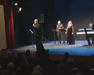 FUEGO, ÎN LACRIMI PE SCENA DE LA BUZĂU. CONCERT EMOȚIONANT, LA TEATRUL “GEORGE CIPRIAN”