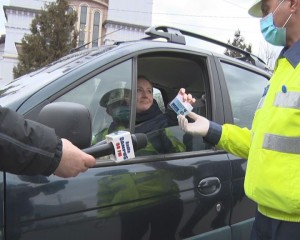 AMENDATE CU MĂRȚIȘOARE. ȘOFERIȚE TRASE PE DREAPTA ȘI CADORISITE DE POLIȚIȘTI