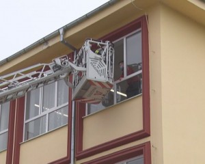 FLĂCĂRI ȘI FUM GREU LA ȘCOALA 11. EXERCIȚIU ÎN CAZ DE INCENDIU