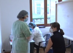 D.S.P. BUZĂU: “NU FUGIȚI DE ASTRAZENECA!”. JUMĂTATE DINTRE CEI PROGRAMAȚI, REFUZ LA VACCIN