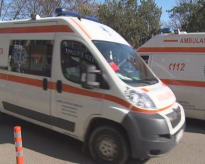 SITUAȚIE FĂRĂ PRECEDENT. AMBULANȚE BLOCATE CU ORELE ÎN CURTEA SPITALULUI
