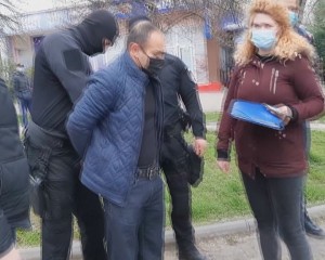ELEVE MINORE, ADEMENITE SEXUAL. INDIVIDUL, RECIDIVIST, A FOST REȚINUT