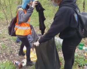 APROAPE 400 DE SACI, PLINI CU GUNOAIE. ACȚIUNE DE ECOLOGIZARE, ÎN PARCUL CRÂNG