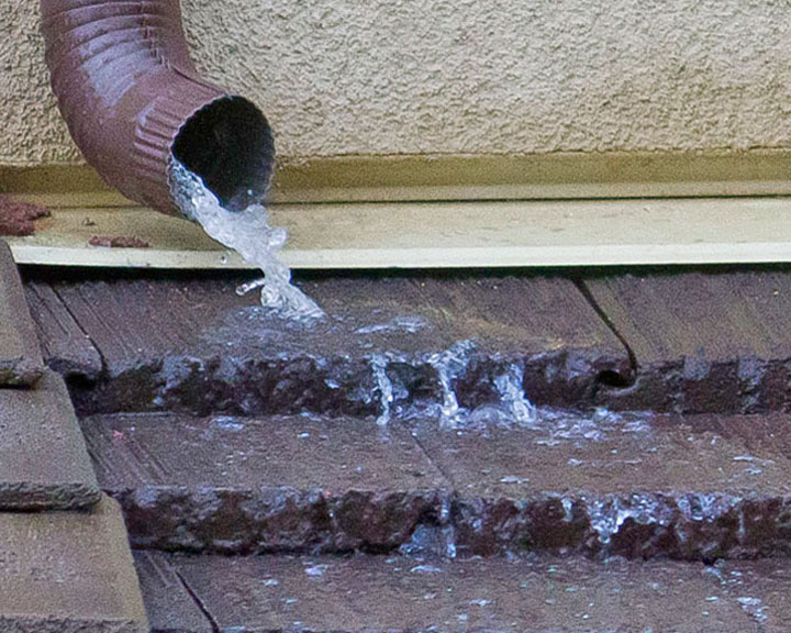 Apa este prețioasă. Cum poate fi economisit prețul apei de ploaie