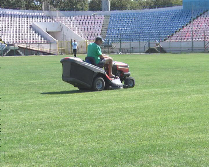 Iarbă scumpă. Gazonul de pe „Gloria” ar trebui înlocuit