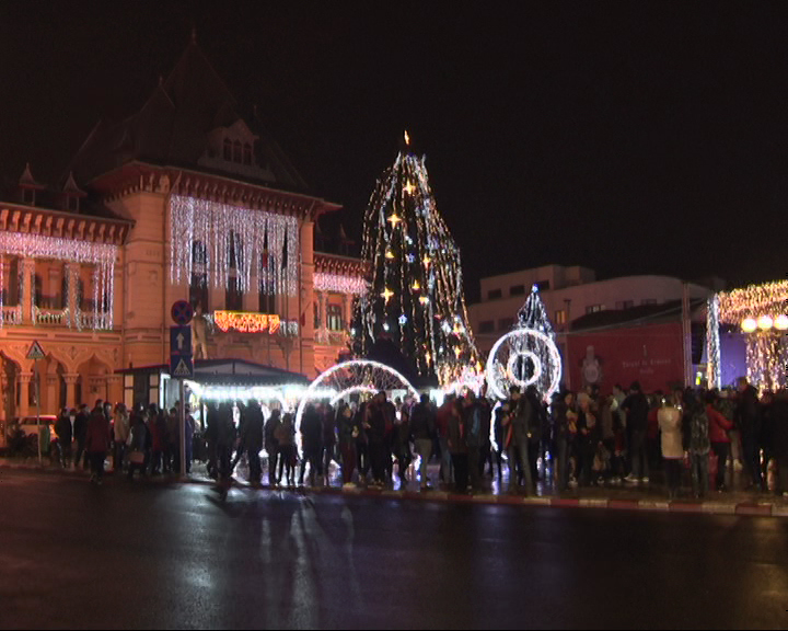 Vin Sărbătorile. Iluminatul festiv va fi aprins de Ziua Națională.
