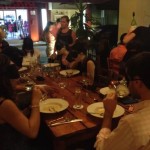 BUZOIENII, PROVOCAŢI SĂ IA CINA PE ÎNTUNERIC. ESTE UN EVENIMENT CARITABIL INEDIT