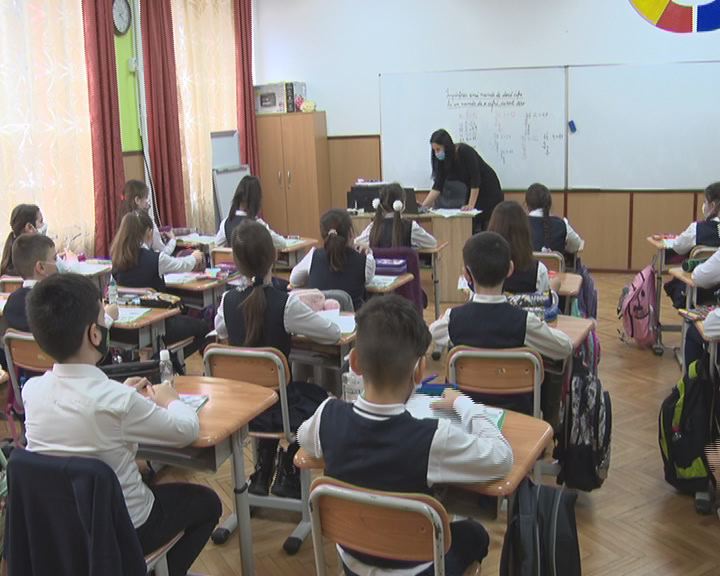 Testele COVID, așteptate în școli