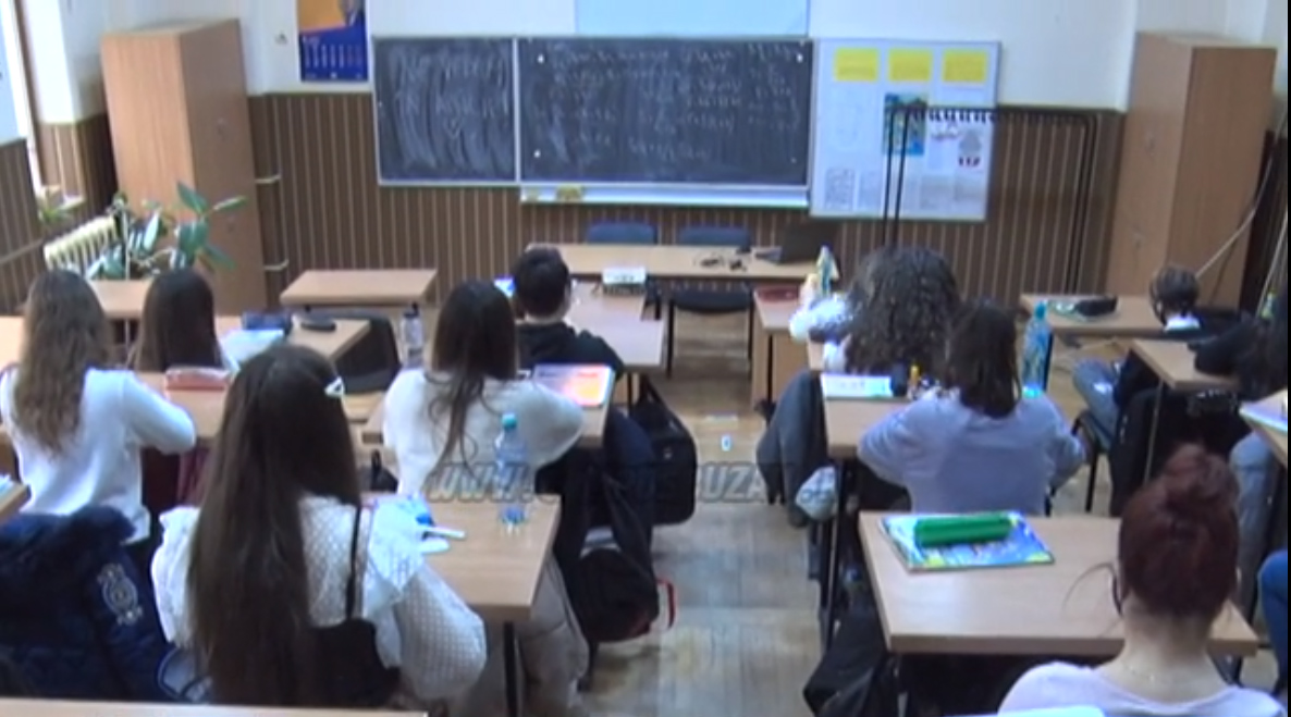 Ore cu toți elevii în bănci, de luni. Peste 10.000 de elevi revin în școlile din Buzău