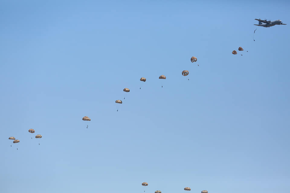 Desant de parașutiști, la Boboc. Exercițiu multinațional NATO, cu forțe sporite