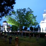 IMPRESIONANT! 1000 de candele, aprinse în Cimitirul Eroilor