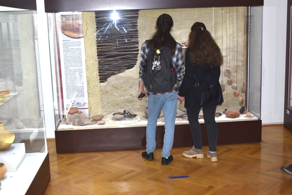 Afluență mare, la Noaptea Muzeelor. Mii de buzoieni au vizitat expozițiile