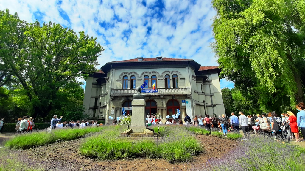 Vezi aici cum au sărbătorit absolvenții de gimnaziu de la PEDAGOGIC!