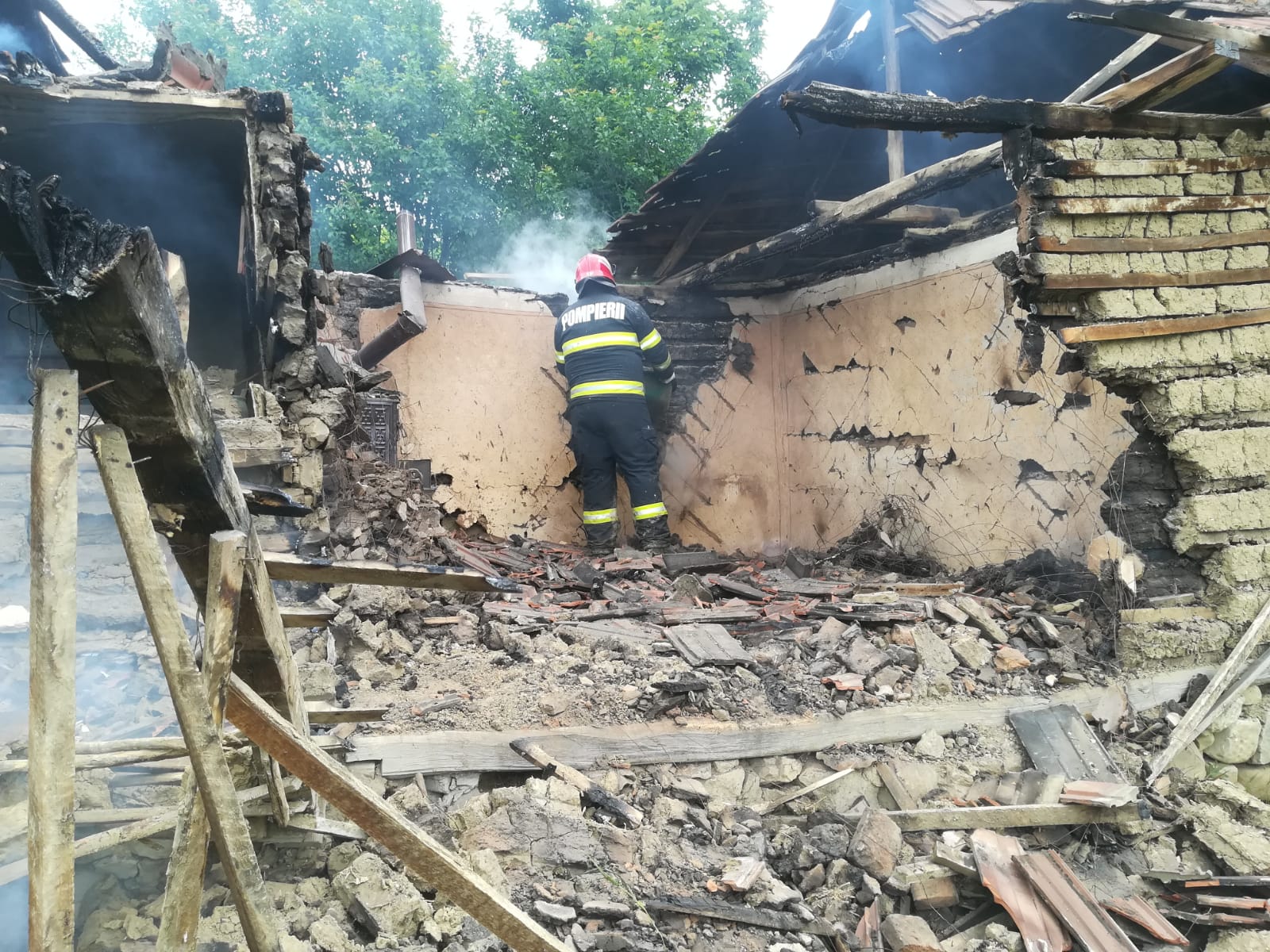 (FOTO) Tragedie! A ars de viu, în propria casă! S-a întâmplat în comuna Pârscov