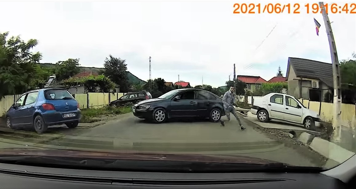 (VIDEO) Agresorii, arestați. Polițiștii, cercetați. Corpul de Control n-a plecat de la Buzău