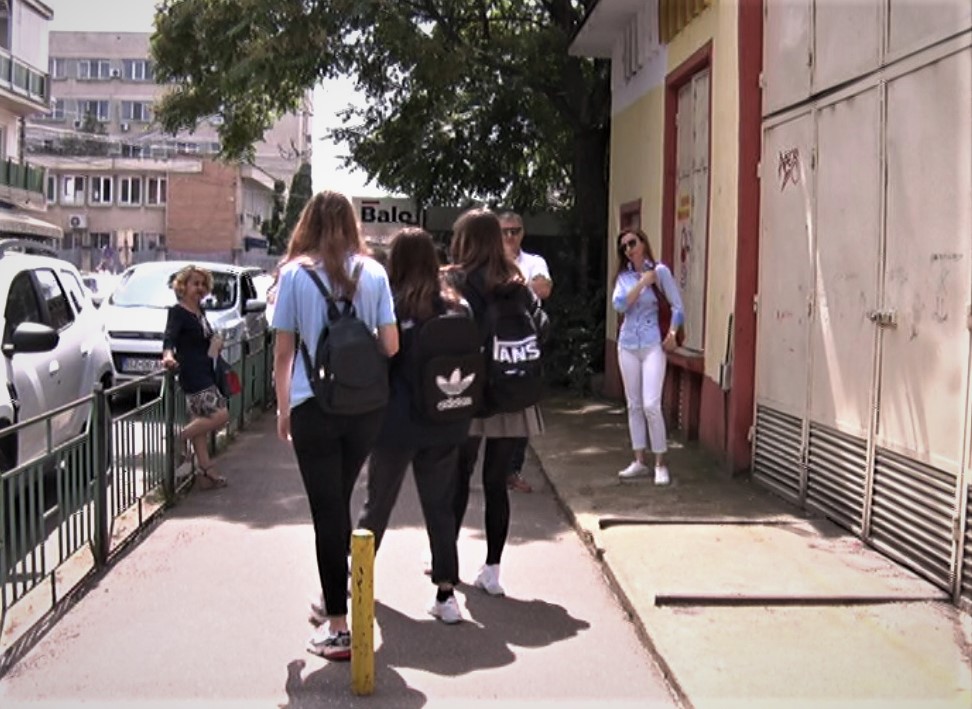 Incă un pas pentru absolvenții de clasa a VIII-a. Fișele de înscriere, completate în perioada 4-11 iulie