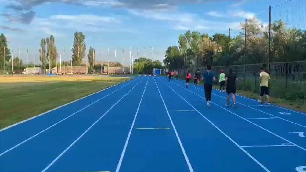 CE PĂRERE AVEȚI? Taxă de alergare pe stadionul de atletism?